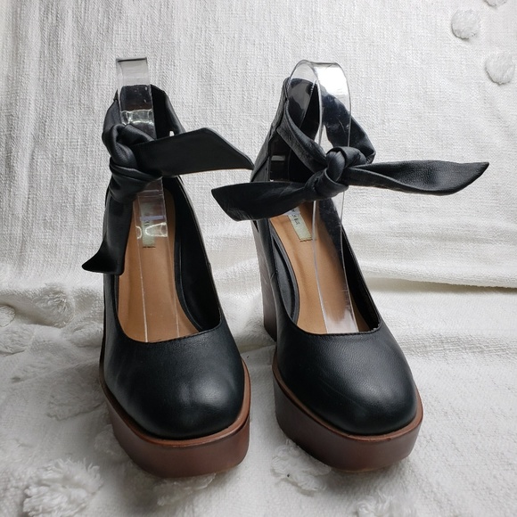 Kimchi Blue Shoes - Kimchi Blue Black & Brown Wedge Platforms sz 8